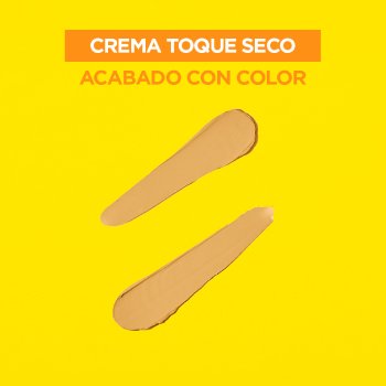 Protector solar toque seco con color claro